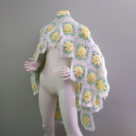 Vintage Handknit Crochet 3D Afghan Blanket Wrap Shawl - Picture 4 of 6